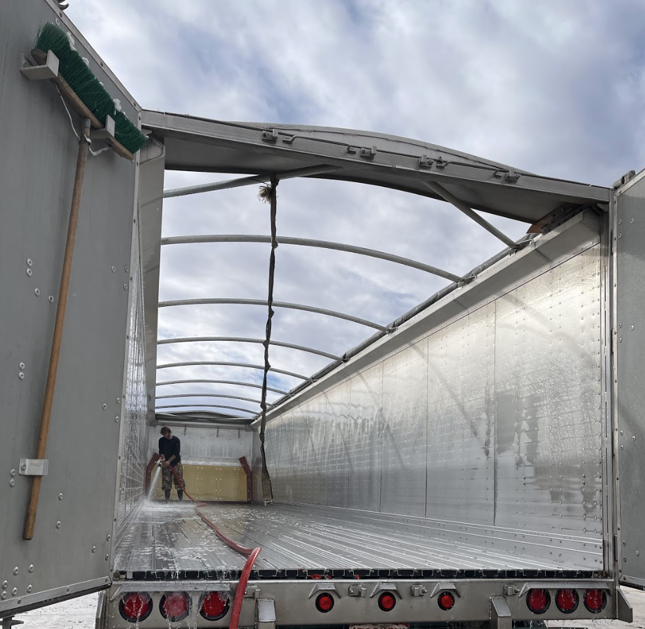 LWM Washout Where Truckers In The Northern Colorado Area Can Have Their Trucks Cleaned. 